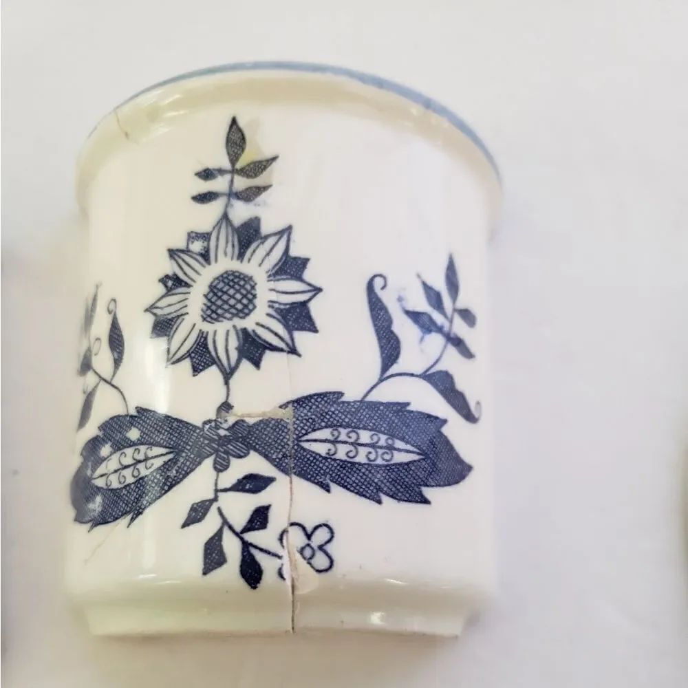 3 Piece Salt & Pepper Shaker Set - Picture 10 of 12